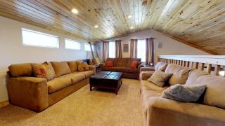 Spacious Seven-Person Cottage Rental with Covered Porch near Moab, Utah - Blanding - 2