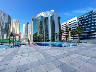 StayShort - Spacious 3BR Marina Stay with City Views - 1