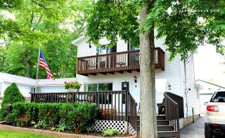 Charming Cabin Rental for the Perfect Summer Getaway on Clear Lake in Michigan - West Branch - 8
