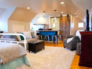 Stylish Cottage Loft Rental on a Farm in Lancaster County near Philadelphia, Pennsylvania - Christiana - 1