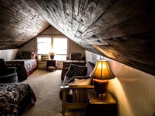 Charming Glamping Rental with Fireplace near Great Smoky Mountains National Park - 6