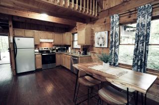 Charming Wooden Cabin with Hot-tub in Sevierville, Tennessee - 3