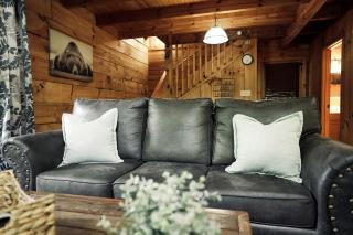 Charming Wooden Cabin with Hot-tub in Sevierville, Tennessee - 1