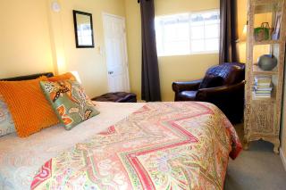 Pet Friendly Fantastic Cottage with Hot-tub in Rainbow, California - Fallbrook - 4