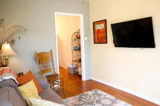 Pet Friendly Fantastic Cottage with Hot-tub in Rainbow, California - Fallbrook - 2