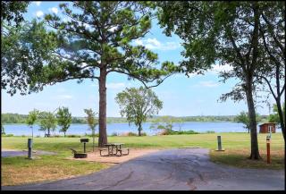 Awesome Lake Bastrop Accommodation for Texas Getaways - Bastrop - 1