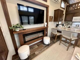 Breathtaking Tiny House Settled Between Trees in Tracy City, Tennessee - Tracy City - 6