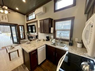 Breathtaking Tiny House Settled Between Trees in Tracy City, Tennessee - Tracy City - 3