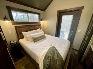 Breathtaking Tiny House Settled Between Trees in Tracy City, Tennessee - Tracy City - 1
