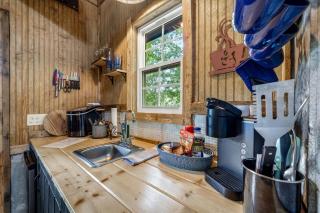 Gorgeous Tiny Tree House with Fire Pit Great for Small Families in Alabama - Congo - 2