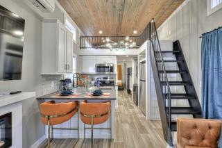 Stunning Mountain Tiny House Beautifully Design Ideal for Nature Lovers in Tennessee - Monteagle - 4