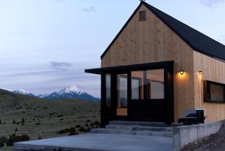 Remote Tiny House with Open Concept Interior and Panoramic Views in Montana - Livingston - 3