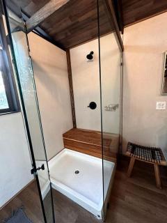 Lakefront Glamping Escape in Bashrop, Texas for Weekends Away in Nature - Bastrop - 2