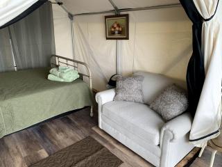 Pet-Friendly Glamping Vacations at this Waterfront Safari Tent in Naples, Maine - Naples - 9