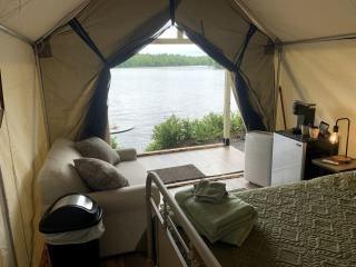 Pet-Friendly Glamping Vacations at this Waterfront Safari Tent in Naples, Maine - Naples - 7