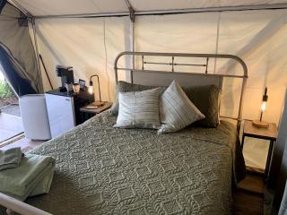 Pet-Friendly Glamping Vacations at this Waterfront Safari Tent in Naples, Maine - Naples - 2