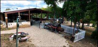 Lovely Log Cabin Rental for Four near San Antonio Texas - Pipe Creek - 2