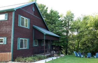 Lakefront Vacation Rental with a Deck and Hot Tub near Wisconsin Dells - 9