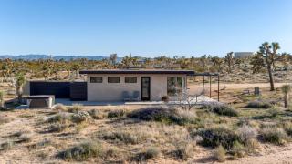 Pet Friendly Vacation Rental with Hot Tub and Outdoor Shower in Yucca Mesa, California - Yucca Valley - 6
