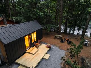 Secluded, Dog Friendly Tiny House on the Hudson River, near Saratoga Springs - Corinth - 3