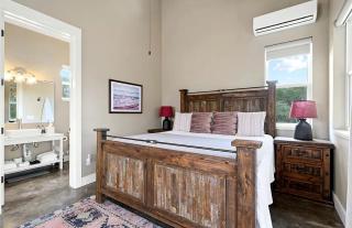 Private Romantic Cottage for an Unforgettable Couples Retreat to Texas Hill Country near Dripping Springs, Texas - Hammetts Crossing - 1