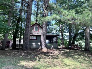 Rustic, Pet Friendly Cabin on the Hudson River, Perfect for a Glamping Weekend in the Adirondacks - Corinth - 9