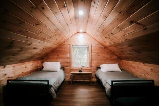 Rustic, Pet Friendly Cabin on the Hudson River, Perfect for a Glamping Weekend in the Adirondacks - Corinth - 8