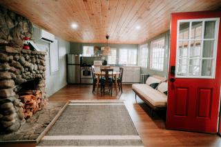 Rustic, Pet Friendly Cabin on the Hudson River, Perfect for a Glamping Weekend in the Adirondacks - Corinth - 7