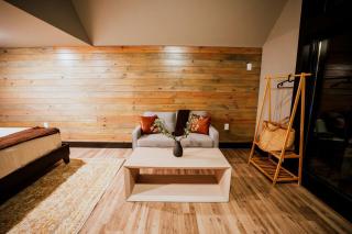 Luxurious Modern Cabin with Hot Tub and Deck in Cedar Bluff, Alabama - Gaylesville - 2