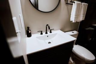 Luxurious Modern Cabin with Hot Tub and Deck in Cedar Bluff, Alabama - Gaylesville - 1