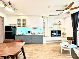 Great Amenities, Convenient Location Luxury 2 Bedroom Apt - 2