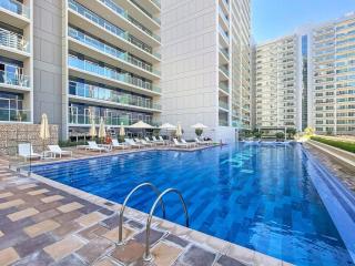 KeyRock Living - Stylish 1BR with Pool Access - 5