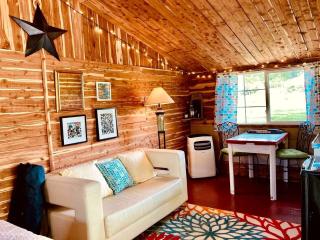 Pet-Friendly Cabin for Romantic, Off-the-Grid Glamping Escapes in Missouri - - 6