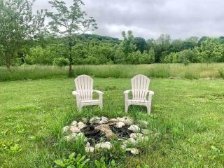 Pet-Friendly Cabin for Romantic, Off-the-Grid Glamping Escapes in Missouri - - 5
