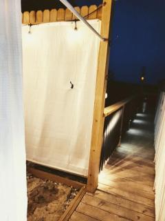 Lovely Safari Tent with Treetop Views for Family Glamping in Missouri - - 2