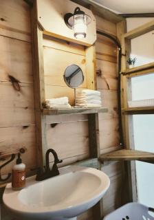 Lovely Safari Tent with Treetop Views for Family Glamping in Missouri - - 1