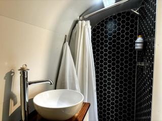Waterfront, Pet Friendly Airstream near Lake George in the Adirondack, New York - Corinth - 3