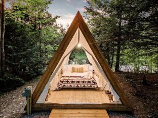 Beautiful A-frame Safari Tent Surrounded by Trees in North Woodstock, New Hampshire - North Woodstock - 9