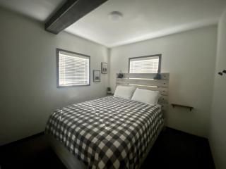 Trendy and Spacious Cabin Surrounded by Nature in Rapid City, South Dakota - Rapid City - 8