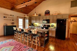 Lake Cabin Fully Equipped Ideal for Big Families in Topton, North Carolina - 6