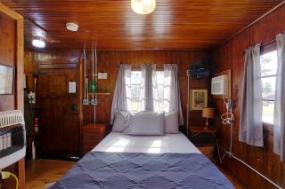 Rustic Chic Retreat for Two: Glamping Cabin in Cadillac, Michigan - Cadillac - 7