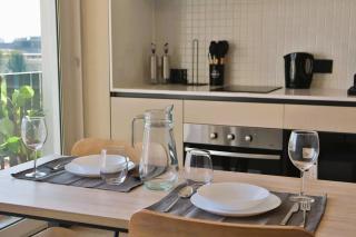 HOM I WiFi, AA, Terraza, Transporte, Acceso seguro - 7