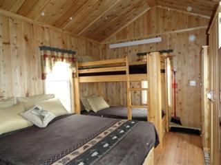 Unique Cabin Rental Nestled in the Charming Town of Sundance, Wyoming - Sundance - 4