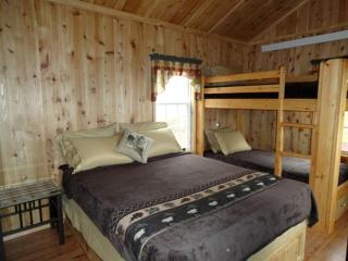 Unique Cabin Rental Nestled in the Charming Town of Sundance, Wyoming - Sundance - 1