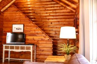 Historic Log Cabin for South Dakota Glamping Getaways - 0