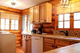Historic Log Cabin for South Dakota Glamping Getaways - Rapid City - 8