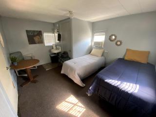 Tiny Cabin Glamping for a South Dakota Nature Escape near Mount Rushmore - Rapid City - 4