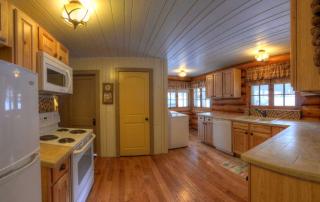 Historic Log Cabin for South Dakota Glamping Getaways - Rapid City - 2