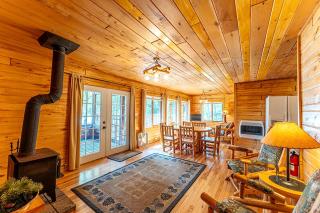 Pet-Friendly Log Cabin Retreat in Ely for Magical Minnesota Family Vacations - Ely - 5