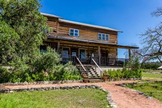 1800's Antique Log Cabin with Modern Amenities near Fredericksburg and Kerrville, Texas - Ingram - 9
